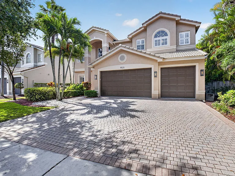 Golf & Country Club Living: What Buyers Want in Delray Beach